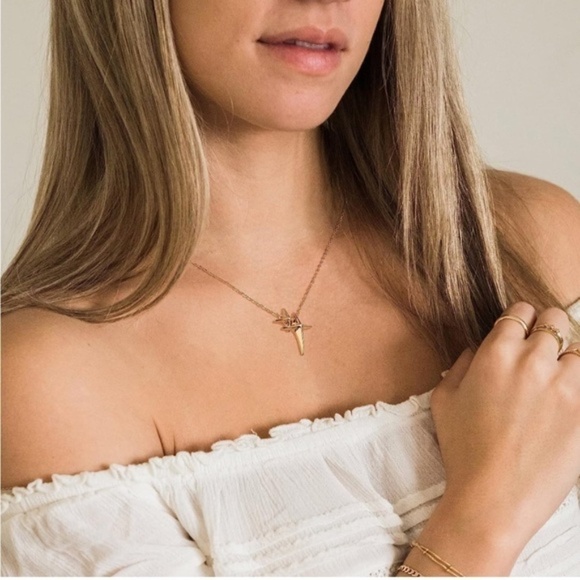 Gold 14k Gold Plated Star Pendant Chain Necklace - Picture 4 of 4